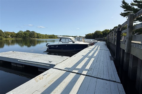Gardiner waterfront docks with boats